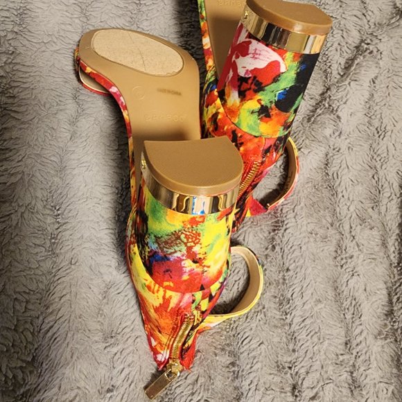 Floral size 9 sandals - Picture 2 of 2